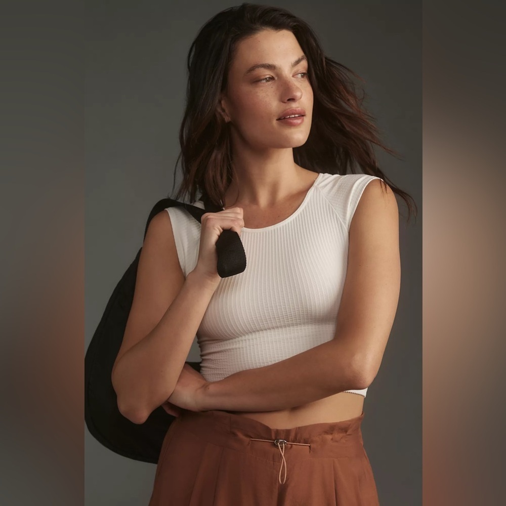 Anthropologie The Reegan Seamless Ribbed Keyhole-Back Baby Tee